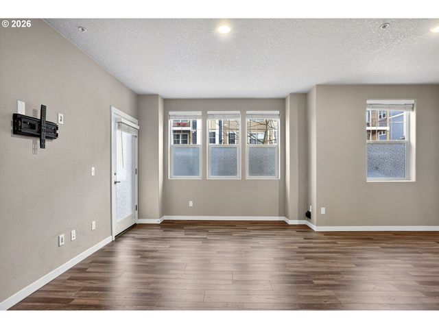 17193 Sw APPLEDALE Rd 104, Beaverton, OR 97007