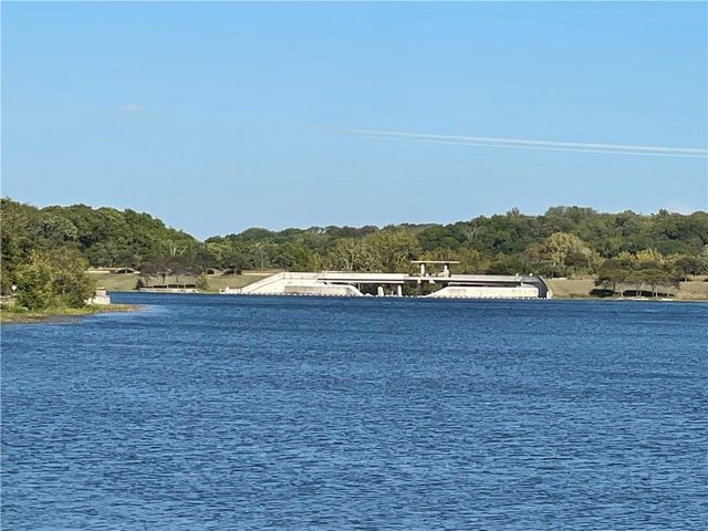 9027 Freedom Circle, Lenexa, KS 66227