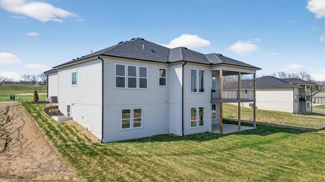 9027 Freedom Circle, Lenexa, KS 66227