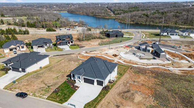9027 Freedom Circle, Lenexa, KS 66227