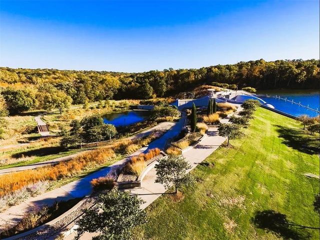 9027 Freedom Circle, Lenexa, KS 66227