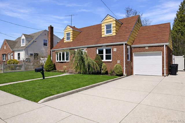 1719 William Street, Merrick, NY 11566