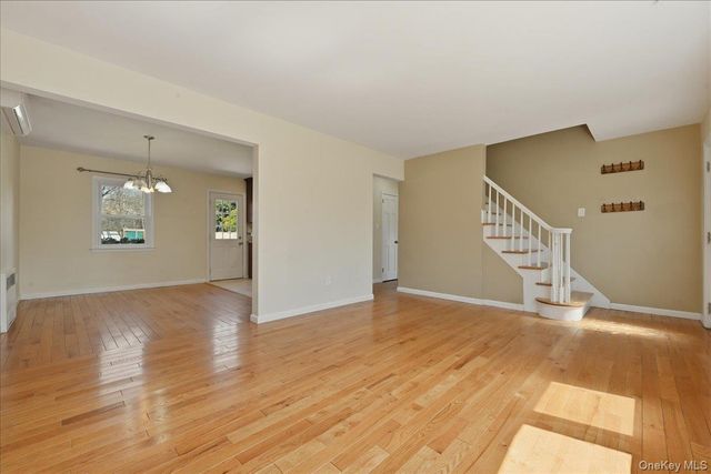 1719 William Street, Merrick, NY 11566