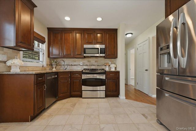 1719 William Street, Merrick, NY 11566