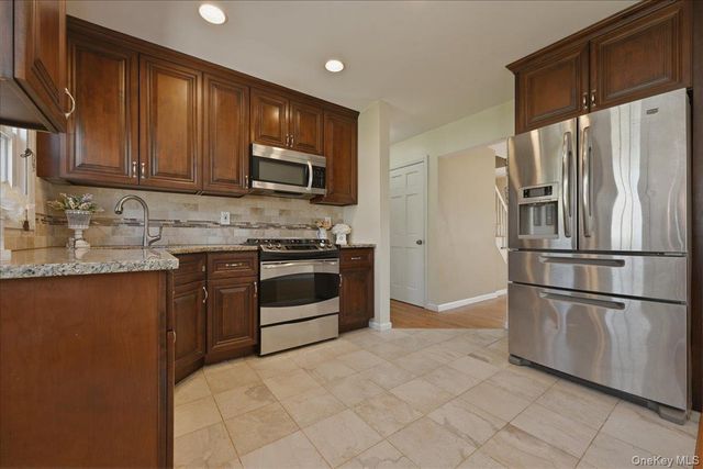 1719 William Street, Merrick, NY 11566