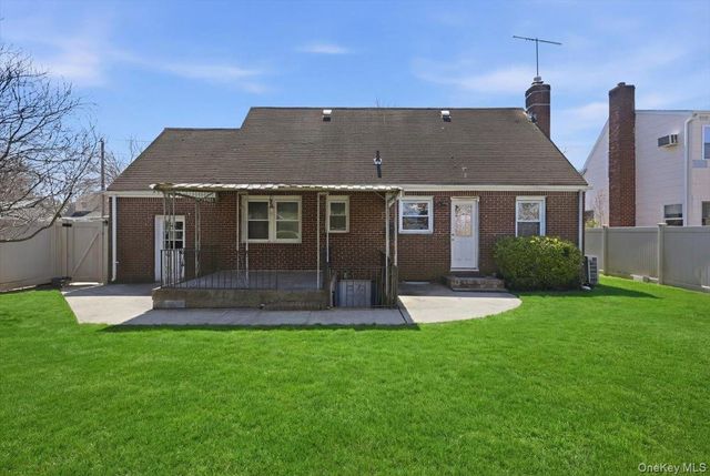 1719 William Street, Merrick, NY 11566