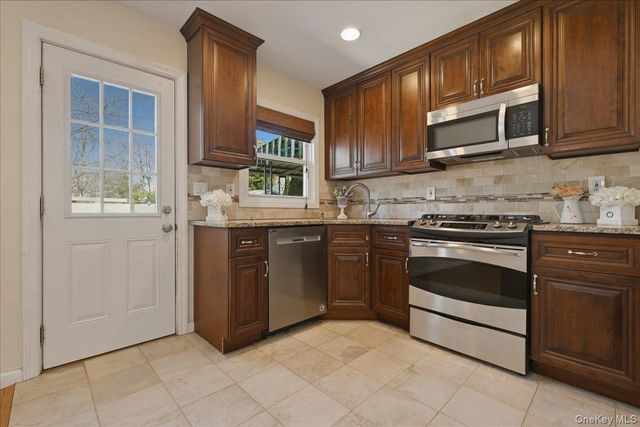 1719 William Street, Merrick, NY 11566