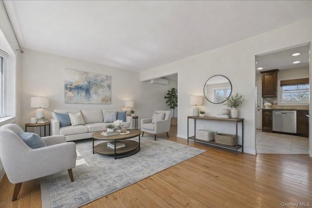 1719 William Street, Merrick, NY 11566