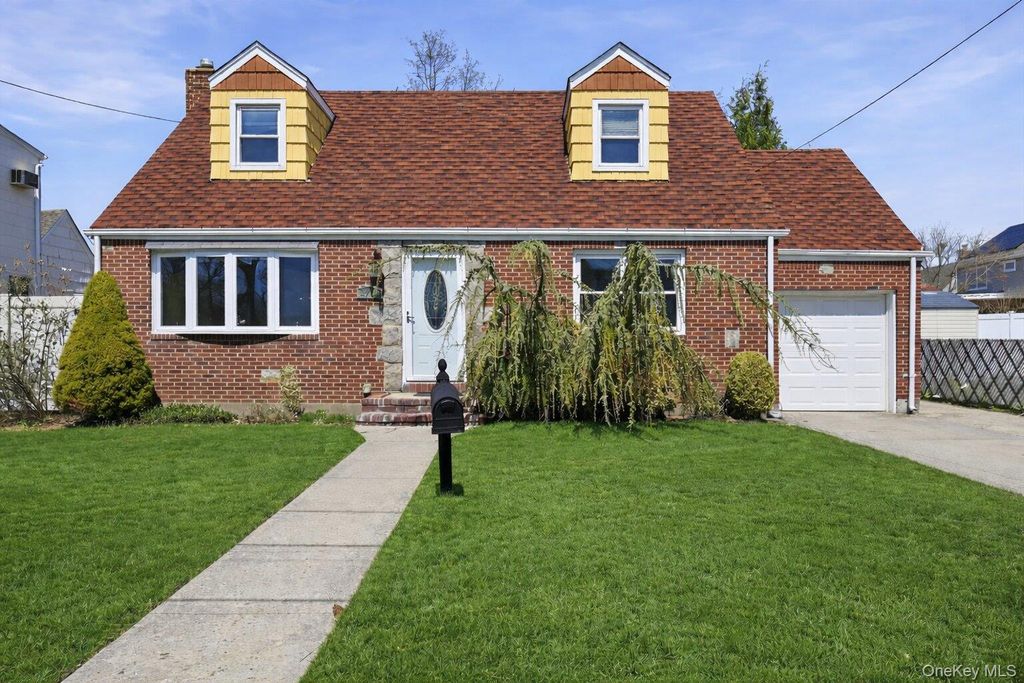 1719 William Street, Merrick, NY 11566