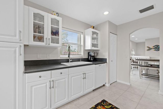 8050 Aberdeen Drive 202, Boynton Beach, FL 33472