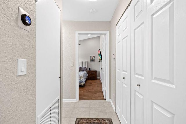 8050 Aberdeen Drive 202, Boynton Beach, FL 33472