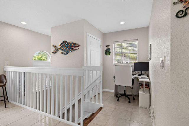 8050 Aberdeen Drive 202, Boynton Beach, FL 33472