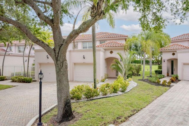 8050 Aberdeen Drive 202, Boynton Beach, FL 33472