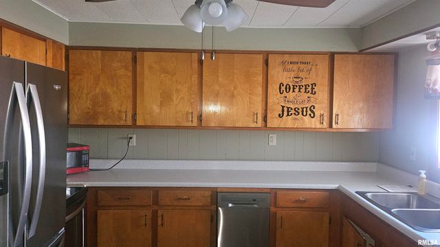 434 DEAN Court, Canton, IL 61520