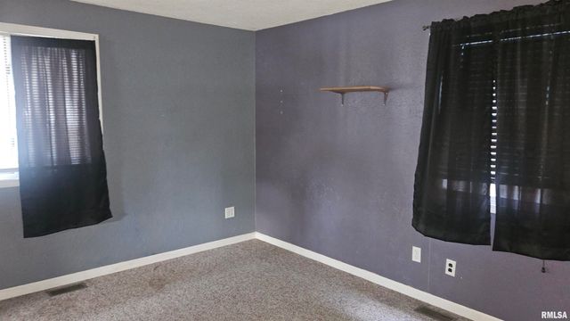 434 DEAN Court, Canton, IL 61520