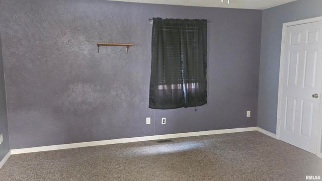 434 DEAN Court, Canton, IL 61520