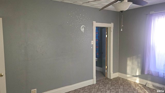 434 DEAN Court, Canton, IL 61520