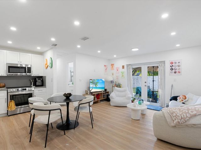 6510 SW 59th Pl, South Miami, FL 33143