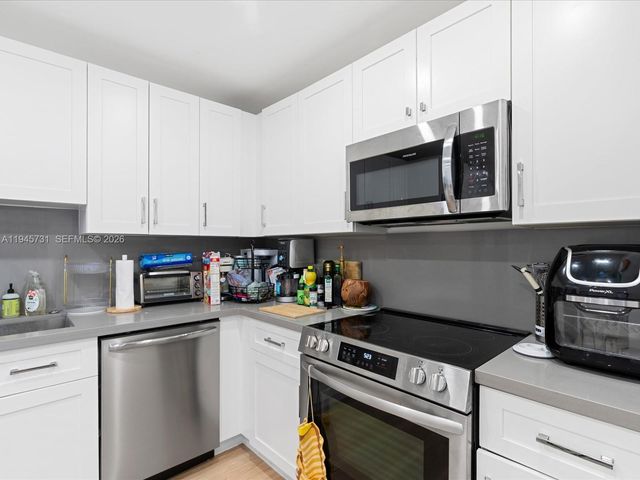 6510 SW 59th Pl, South Miami, FL 33143