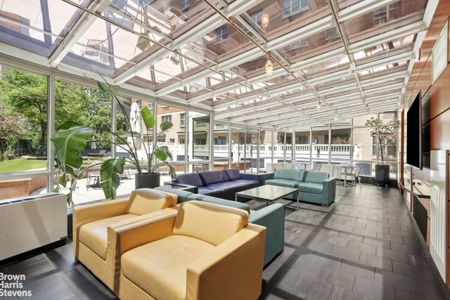 516 W 47TH Street N2H, New York City, NY 10036