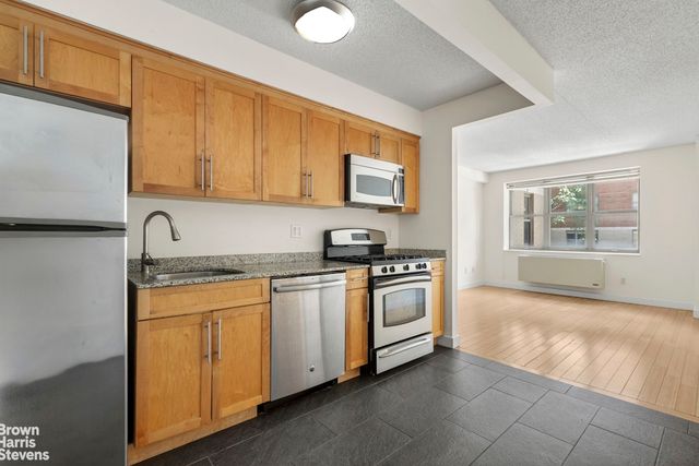 516 W 47TH Street N2H, New York City, NY 10036