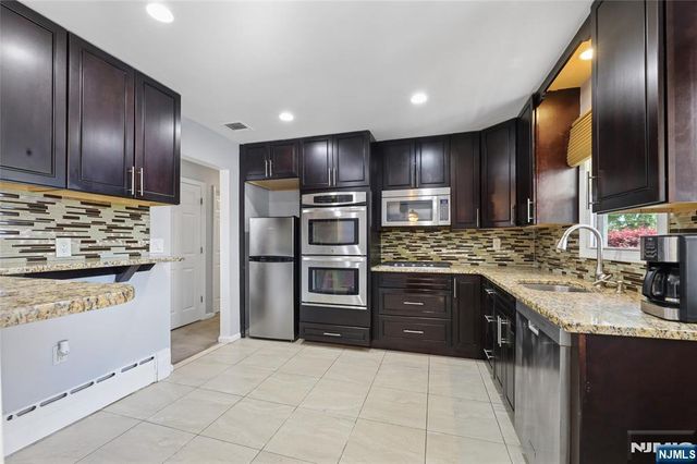 1 Veprek Lane, South Hackensack, NJ 07606