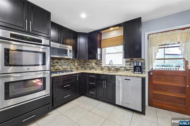 1 Veprek Lane, South Hackensack, NJ 07606