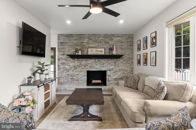 17 W CENTRAL AVE, Hammonton, NJ 08037