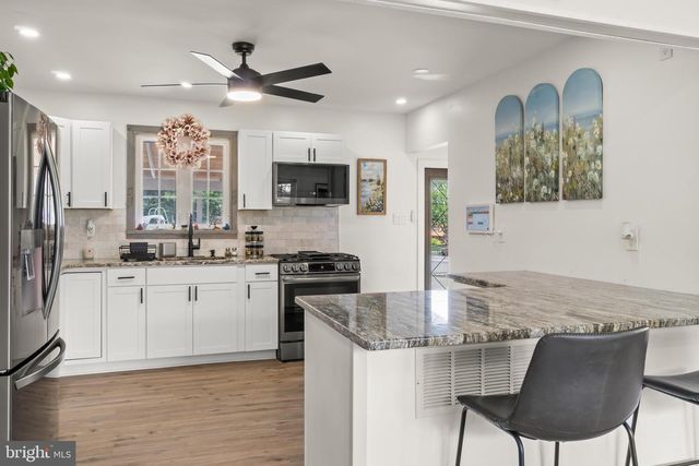 17 W CENTRAL AVE, Hammonton, NJ 08037