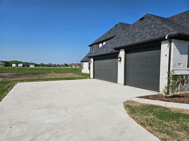 320 Magnolia Court, Trenton, TX 75490