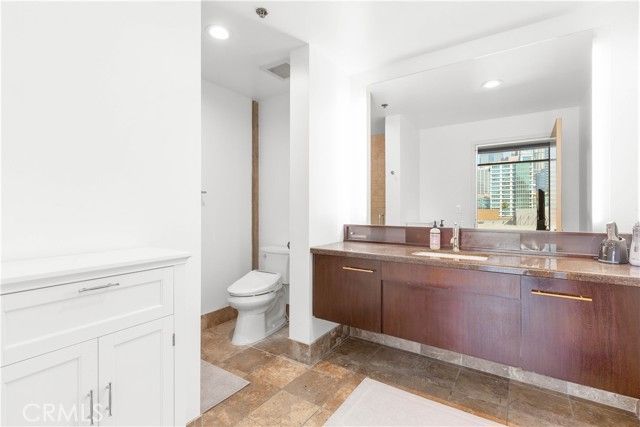 1111 S Grand 609, Los Angeles, CA 90015