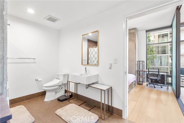 1111 S Grand 609, Los Angeles, CA 90015