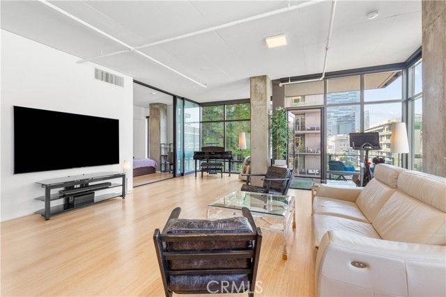 1111 S Grand 609, Los Angeles, CA 90015