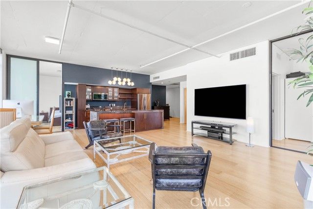 1111 S Grand 609, Los Angeles, CA 90015