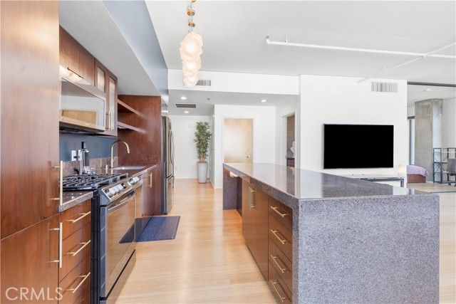 1111 S Grand 609, Los Angeles, CA 90015