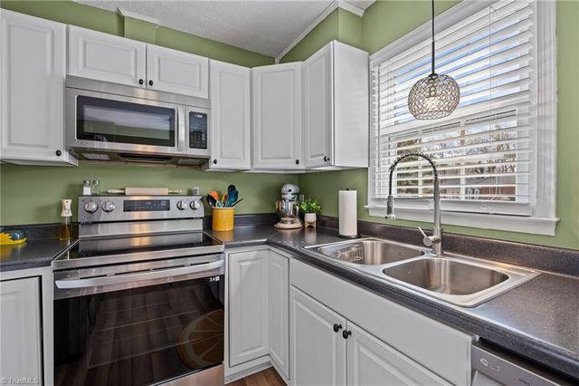 146 Charlestowne Circle, Winston-salem, NC 27103