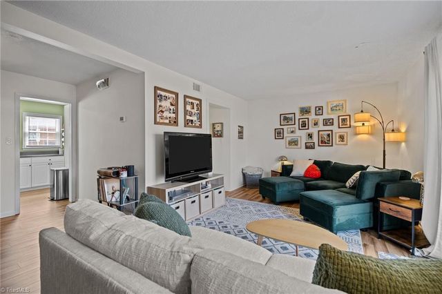 146 Charlestowne Circle, Winston-salem, NC 27103