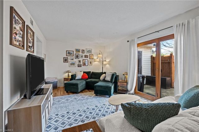 146 Charlestowne Circle, Winston-salem, NC 27103