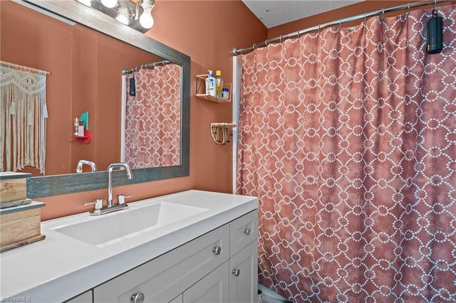 146 Charlestowne Circle, Winston-salem, NC 27103