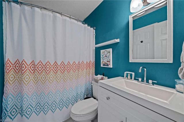 146 Charlestowne Circle, Winston-salem, NC 27103