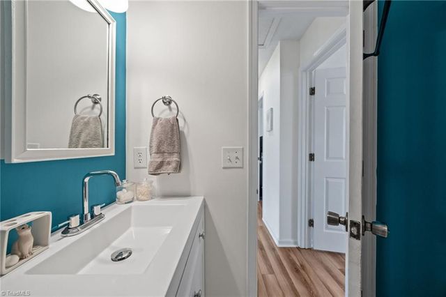 146 Charlestowne Circle, Winston-salem, NC 27103