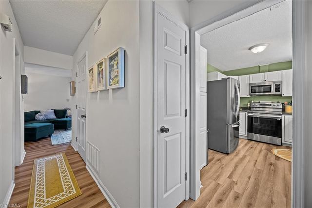 146 Charlestowne Circle, Winston-salem, NC 27103