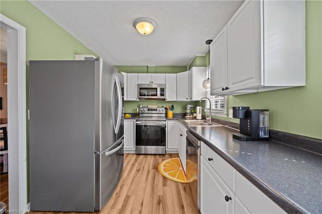 146 Charlestowne Circle, Winston-salem, NC 27103