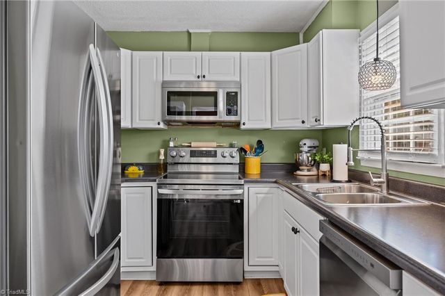 146 Charlestowne Circle, Winston-salem, NC 27103