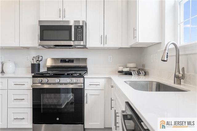 102 Fred Clark Drive, Pennington, NJ 08534