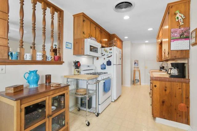 943 Dennstedt Place, El Cajon, CA 92020