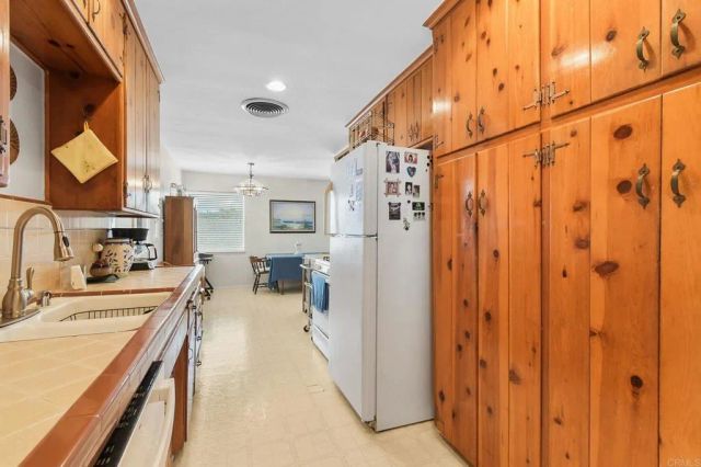 943 Dennstedt Place, El Cajon, CA 92020