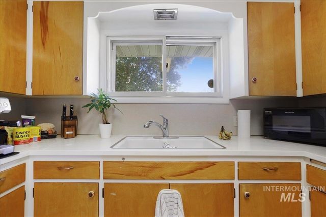 605 Monte Vista Dr, Twin Falls, ID 83301