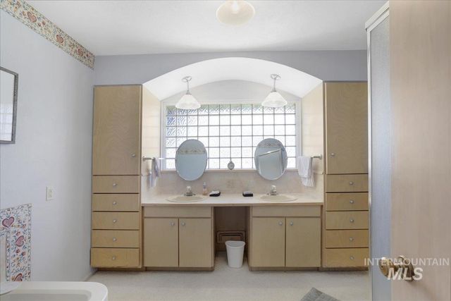 605 Monte Vista Dr, Twin Falls, ID 83301