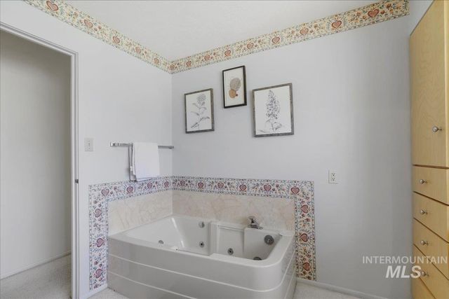 605 Monte Vista Dr, Twin Falls, ID 83301